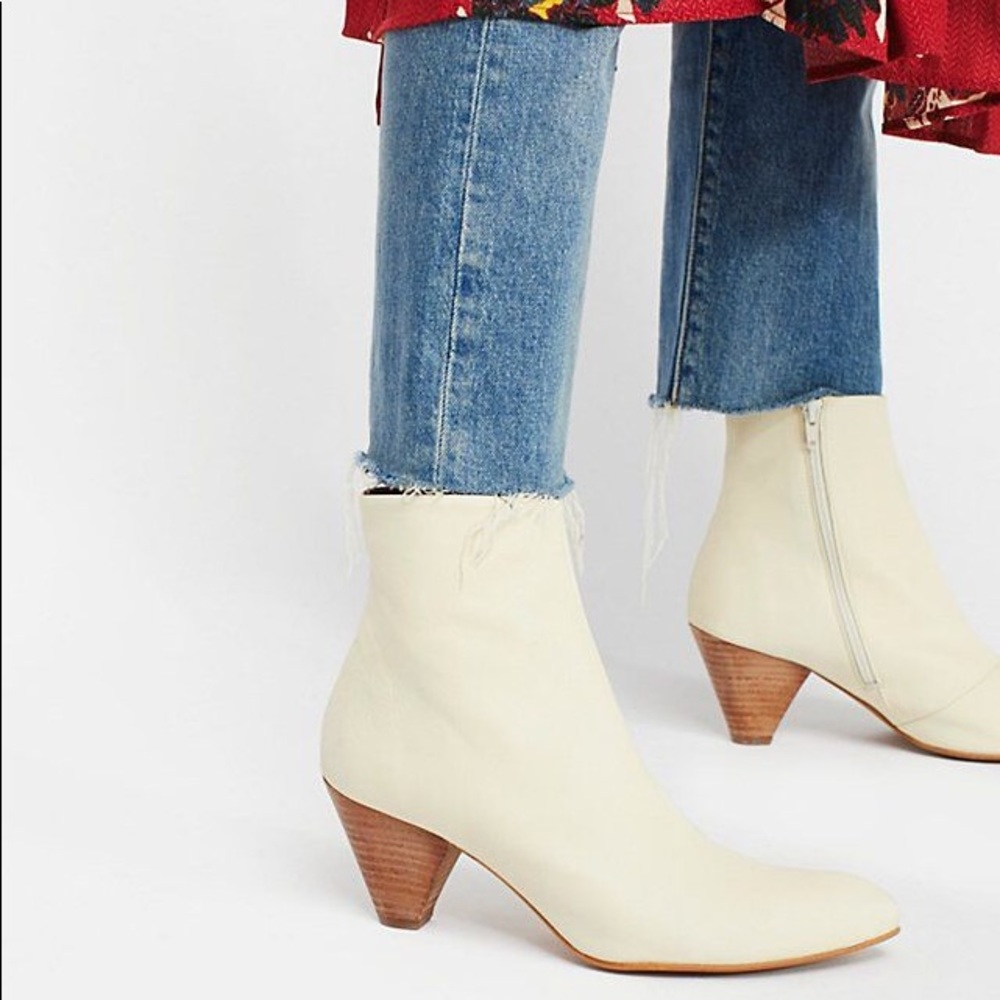 NWOT Free People Aspect Cream Booties Boot Size 6